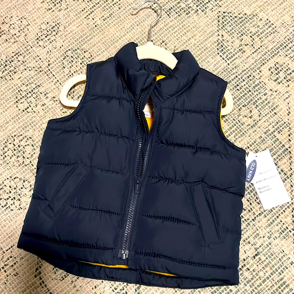 NWT Size 12-18 monthOld Navy puffer vest (navy blue)